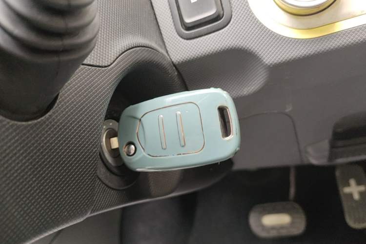 Used Wuling Hongguang MINIEV 2021 Macaron Premium Model – Lithium Iron Phosphate Vehicle Key