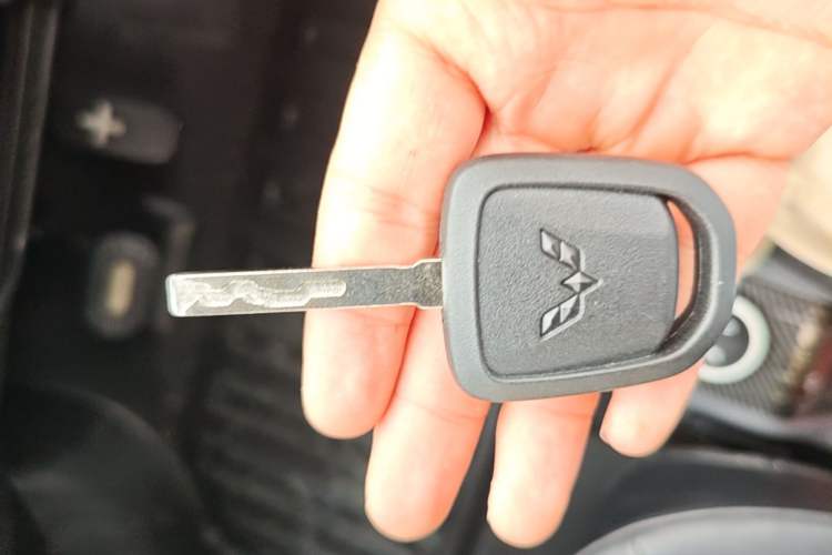 Used Wuling Hongguang MINIEV 2021 Macaron Premium Model – Lithium Iron Phosphate Vehicle Key