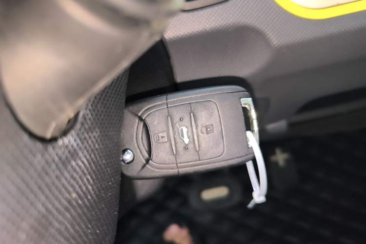 Used Wuling Hongguang MINIEV 2021 Macaron Fashion Model Lithium Iron Phosphate Vehicle Key