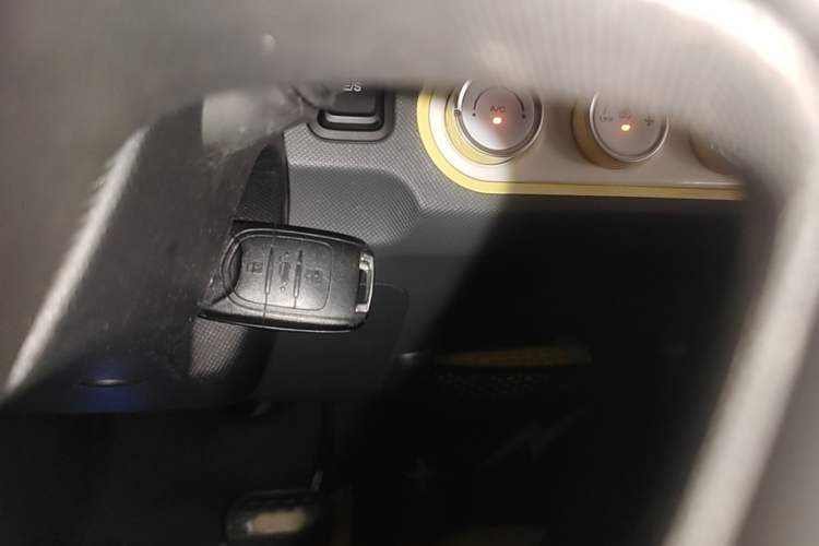Used Wuling Hongguang MINIEV 2021 Macaron Fashion Model Lithium Iron Phosphate Vehicle Key