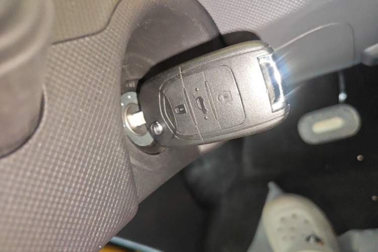 Used Wuling Hongguang MINIEV 2021 Macaron Premium Model – Lithium Iron Phosphate Vehicle Key