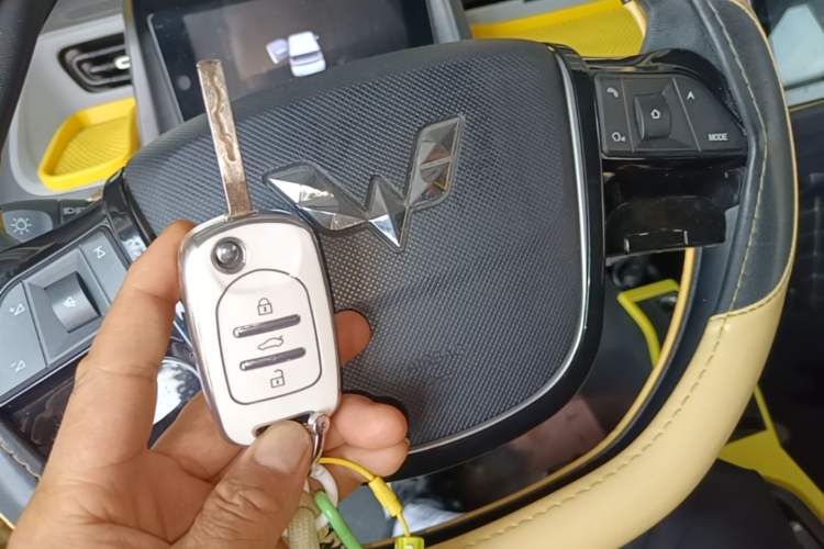 Used Wuling Hongguang MINIEV 2021 Macaron Premium Model – Lithium Iron Phosphate Vehicle Key
