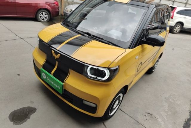 Używany Wuling Hongguang MINIEV 2021 Macaron Premium Model – Lithium Iron Phosphate
