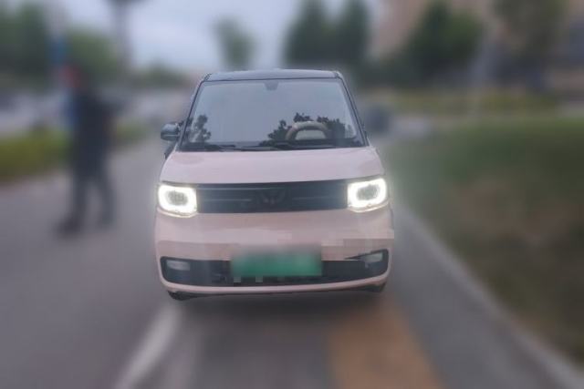 Używany Wuling Hongguang MINIEV 2022 Macaron Premium Model – Lithium Ternary Battery