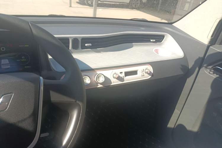 Used Wuling Hongguang MINIEV 2022 Easy Version Lithium Iron Phosphate Audio And AC Panel