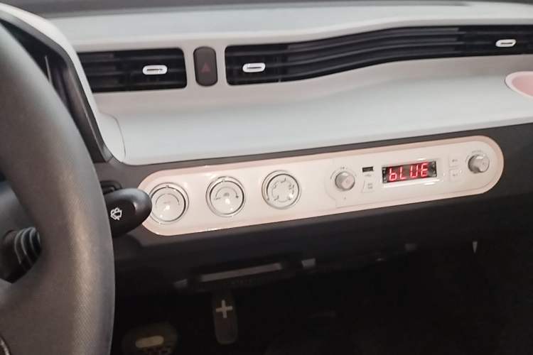 Used Wuling Hongguang MINIEV 2022 Macaron Premium Model – Lithium Iron Phosphate Audio And AC Panel