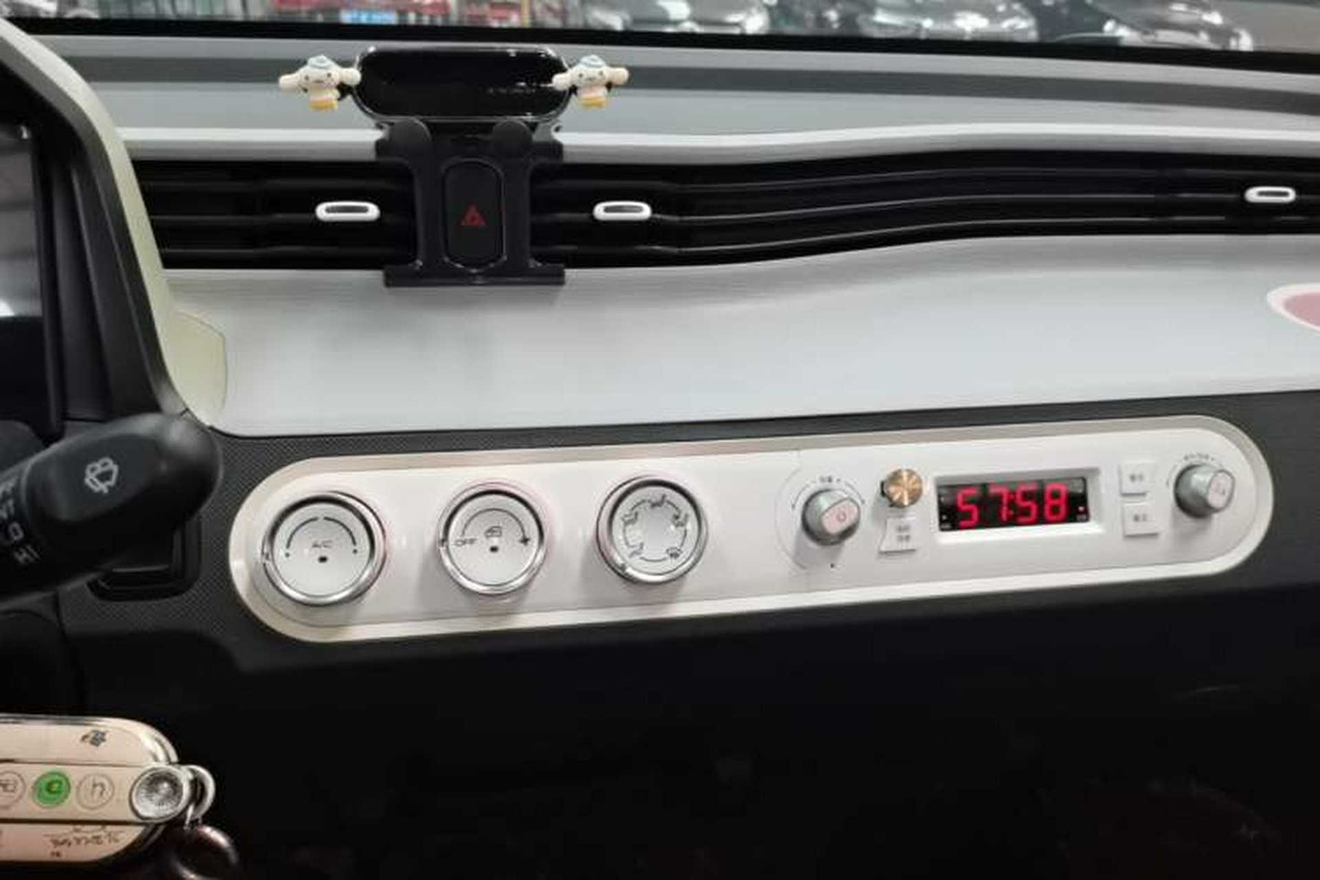 Used Wuling Hongguang MINIEV 2022 Macaron Premium Model – Lithium Iron Phosphate Audio And AC Panel