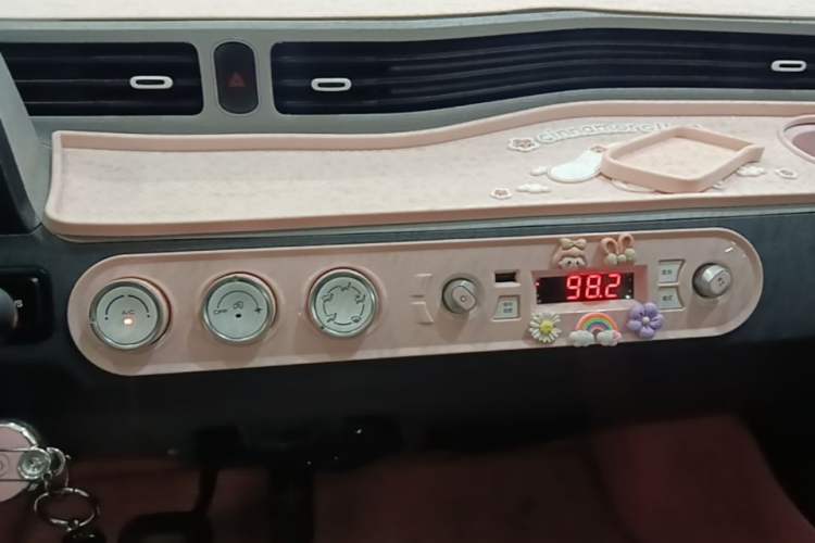 Used Wuling Hongguang MINIEV 2022 Macaron Premium Model – Lithium Iron Phosphate Audio And AC Panel
