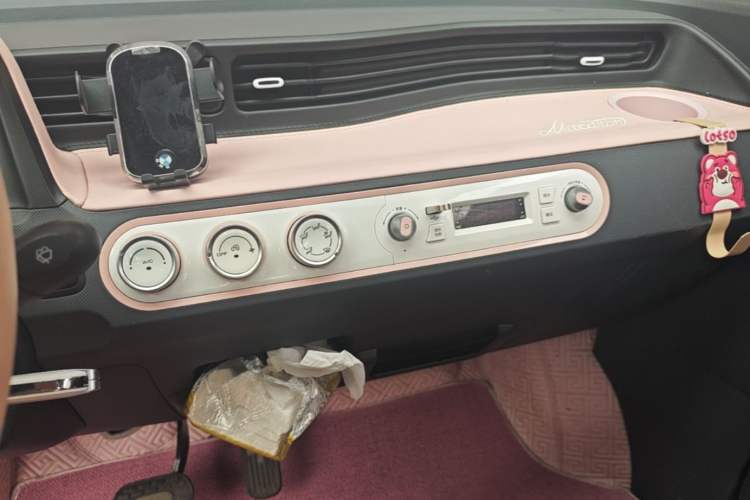Used Wuling Hongguang MINIEV 2022 Macaron Premium Model – Lithium Iron Phosphate Audio And AC Panel