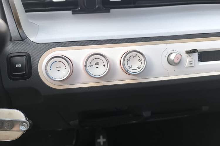 Used Wuling Hongguang MINIEV 2022 Macaron Fashion Model Lithium Iron Phosphate Audio And AC Panel