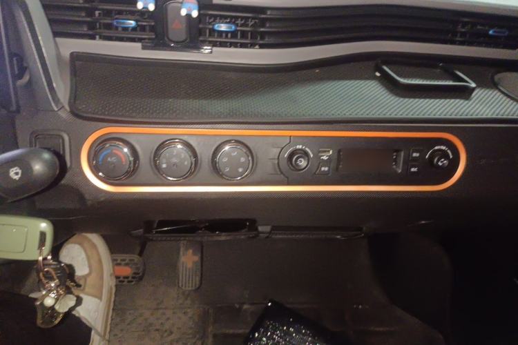 Used Wuling Hongguang MINIEV 2022 Easy Version Lithium Iron Phosphate Audio And AC Panel