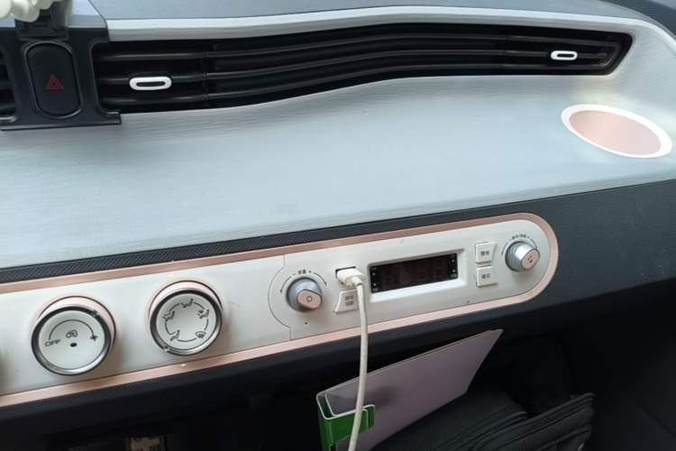 Used Wuling Hongguang MINIEV 2022 Macaron Premium Model – Lithium Iron Phosphate Audio And AC Panel