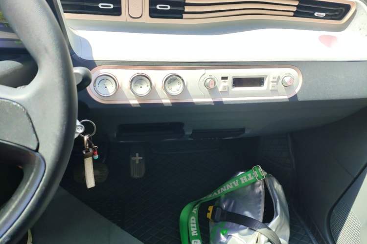Used Wuling Hongguang MINIEV 2022 Macaron Premium Model – Lithium Ternary Battery Audio And AC Panel