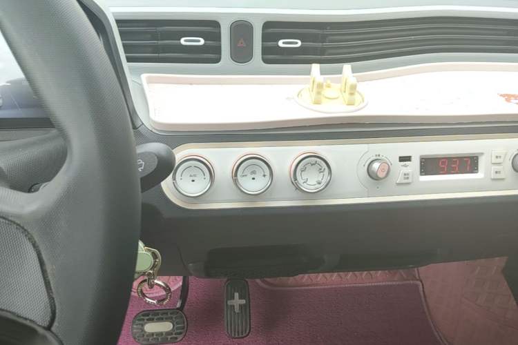 Used Wuling Hongguang MINIEV 2022 Macaron Fashion Model Lithium Iron Phosphate Audio And AC Panel