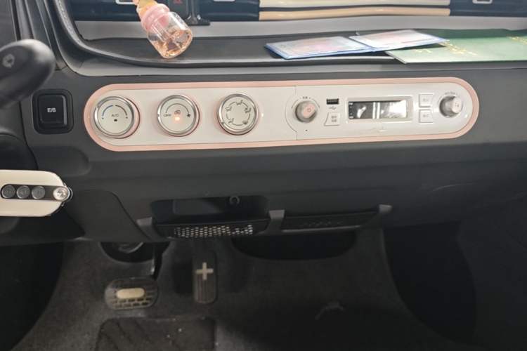 Used Wuling Hongguang MINIEV 2022 Macaron Premium Model – Lithium Iron Phosphate Audio And AC Panel