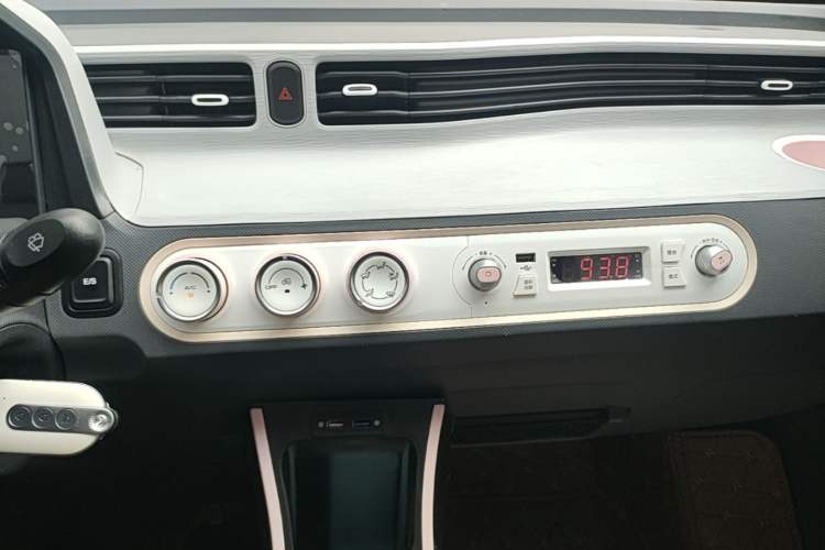 Used Wuling Hongguang MINIEV 2022 Macaron Premium Model – Lithium Iron Phosphate Audio And AC Panel