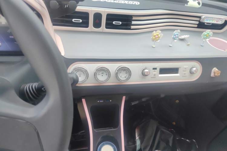Used Wuling Hongguang MINIEV 2022 Macaron Fashion Model Lithium Iron Phosphate Audio And AC Panel