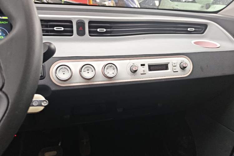 Used Wuling Hongguang MINIEV 2022 Macaron Premium Model – Lithium Iron Phosphate Audio And AC Panel
