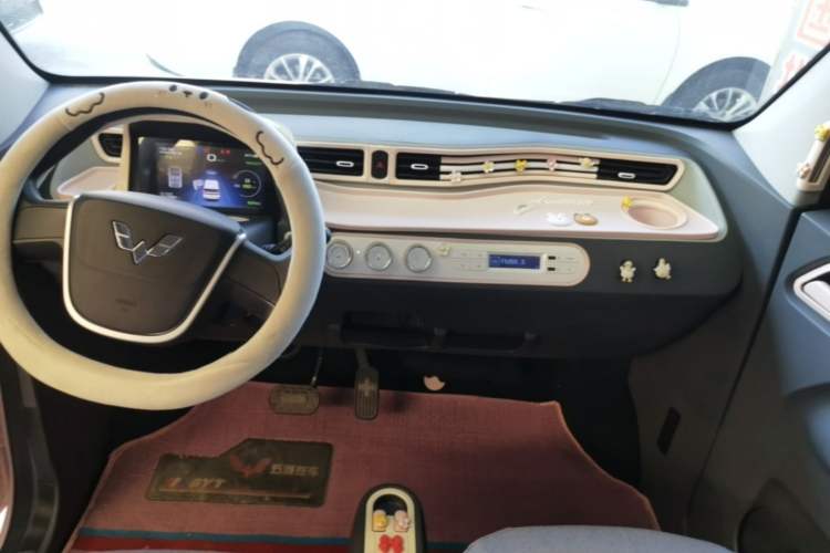 Used Wuling Hongguang MINIEV 2022 Macaron Premium Model – Lithium Iron Phosphate Audio And AC Panel
