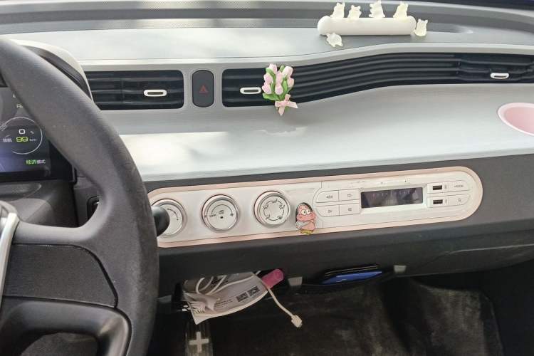 Used Wuling Hongguang MINIEV 2022 Macaron Fashion Model Lithium Iron Phosphate Audio And AC Panel