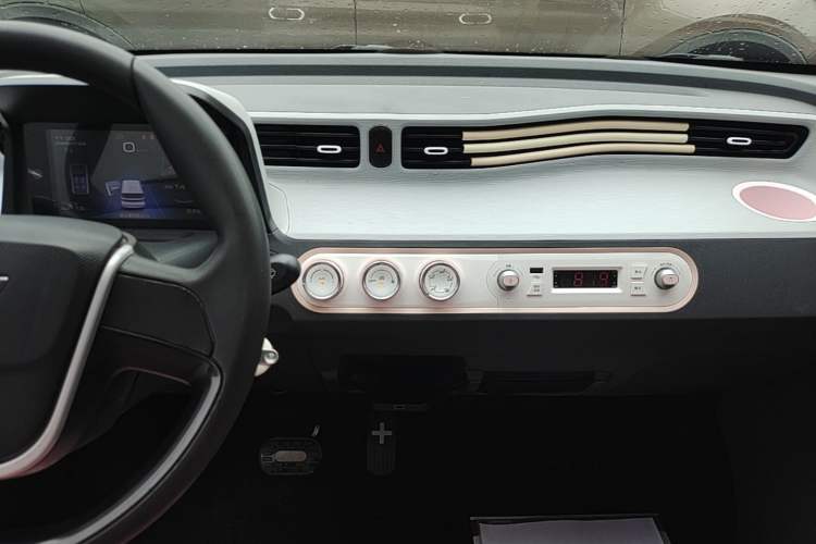 Used Wuling Hongguang MINIEV 2022 Macaron Premium Model – Lithium Iron Phosphate Audio And AC Panel