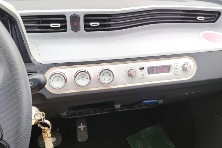 Used Wuling Hongguang MINIEV 2022 Macaron Fashion Model Lithium Iron Phosphate Audio And AC Panel
