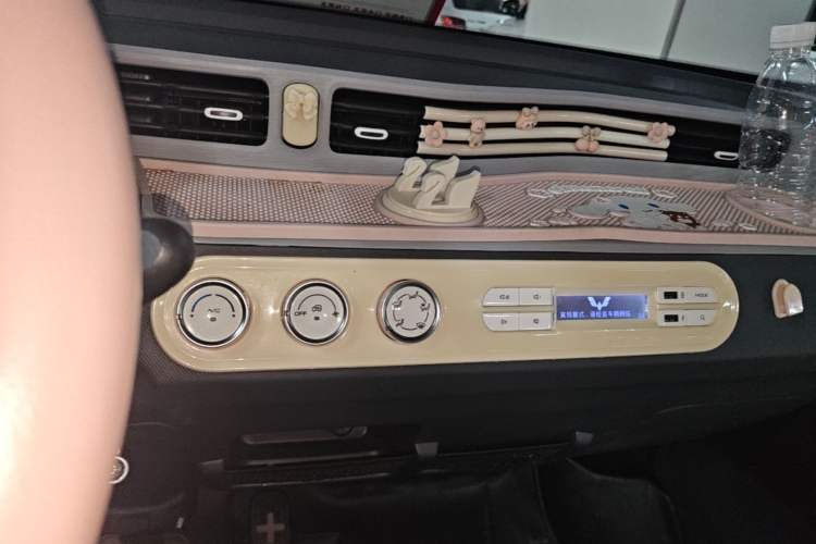 Used Wuling Hongguang MINIEV 2022 Macaron Premium Model – Lithium Iron Phosphate Audio And AC Panel