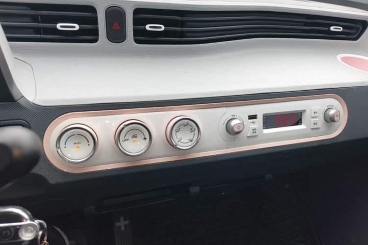Used Wuling Hongguang MINIEV 2022 Macaron Premium Model – Lithium Iron Phosphate Audio And AC Panel