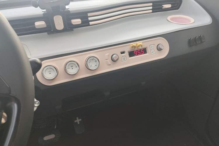 Used Wuling Hongguang MINIEV 2022 Macaron Fashion Model Lithium Iron Phosphate Audio And AC Panel