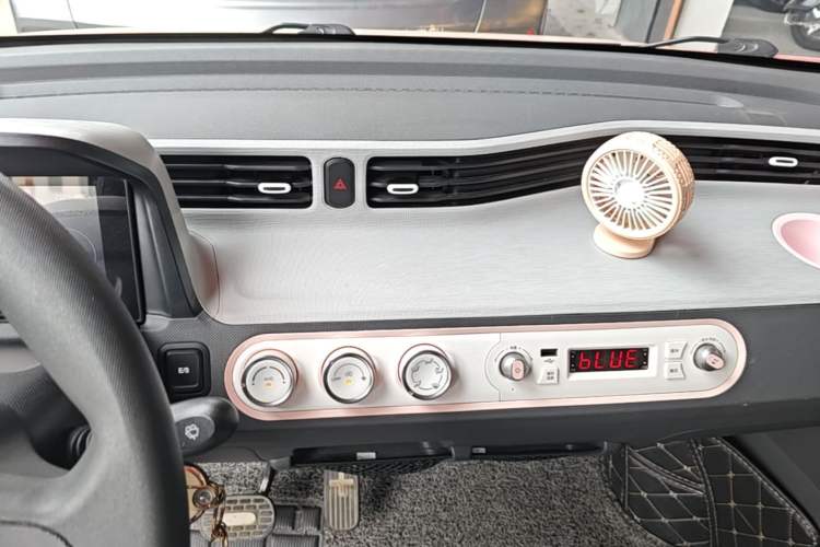 Used Wuling Hongguang MINIEV 2022 Macaron Premium Model – Lithium Iron Phosphate Audio And AC Panel