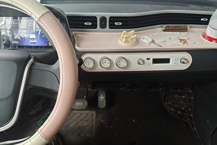 Used Wuling Hongguang MINIEV 2022 Macaron Premium Model – Lithium Iron Phosphate Audio And AC Panel