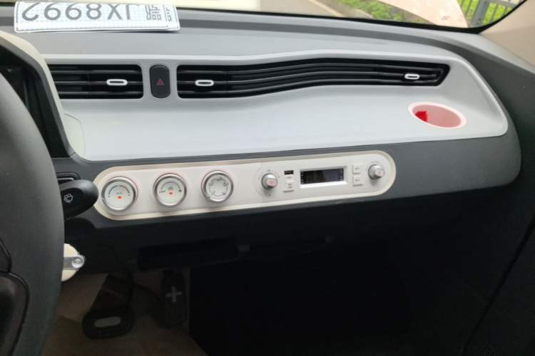 Used Wuling Hongguang MINIEV 2022 Macaron Premium Model – Lithium Iron Phosphate Audio And AC Panel