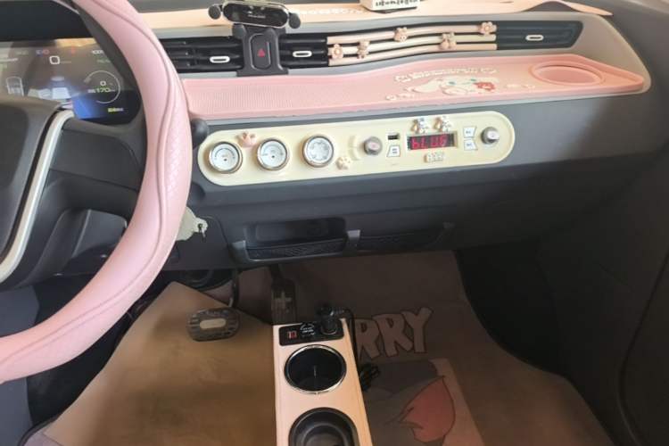 Used Wuling Hongguang MINIEV 2022 Macaron Premium Model – Lithium Iron Phosphate Audio And AC Panel
