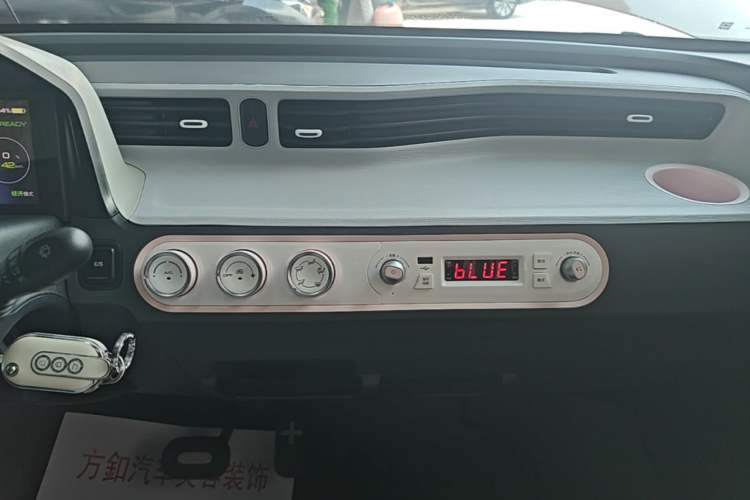 Used Wuling Hongguang MINIEV 2022 Macaron Premium Model – Lithium Iron Phosphate Audio And AC Panel