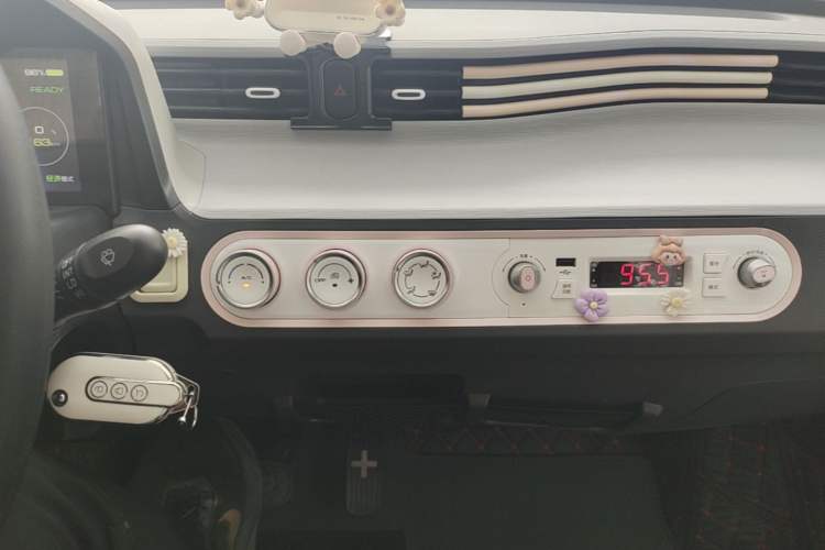 Used Wuling Hongguang MINIEV 2022 Macaron Premium Model – Lithium Iron Phosphate Audio And AC Panel