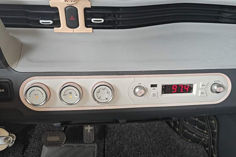 Used Wuling Hongguang MINIEV 2022 Macaron Premium Model – Lithium Iron Phosphate Audio And AC Panel