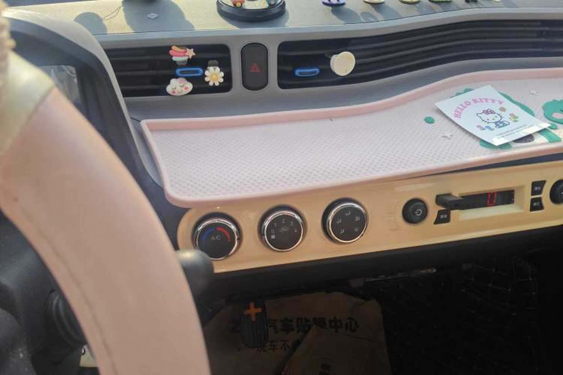 Used Wuling Hongguang MINIEV 2022 Easy Version Lithium Iron Phosphate Audio And AC Panel