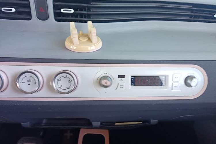 Used Wuling Hongguang MINIEV 2022 Enjoy Edition Lithium Iron Phosphate Audio And AC Panel
