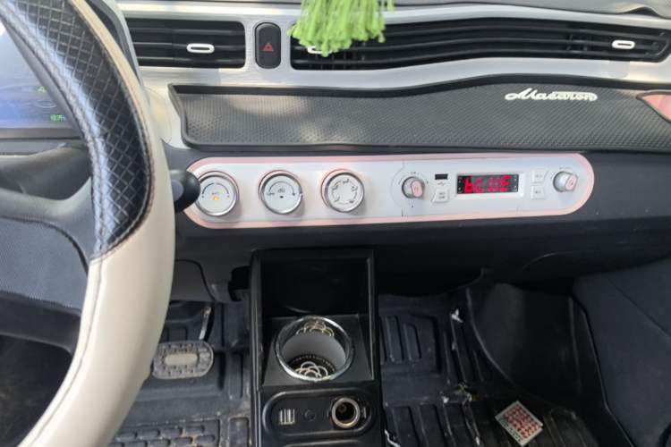Used Wuling Hongguang MINIEV 2022 Macaron Fashion Edition Lithium-Nickel-Cobalt-Alpha-oxide Audio And AC Panel