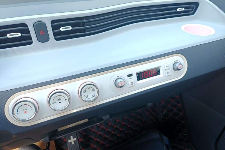 Used Wuling Hongguang MINIEV 2022 Macaron Fashion Model Lithium Iron Phosphate Audio And AC Panel