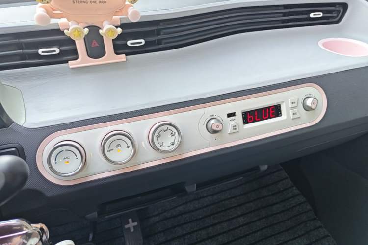 Used Wuling Hongguang MINIEV 2022 Macaron Premium Model – Lithium Iron Phosphate Audio And AC Panel