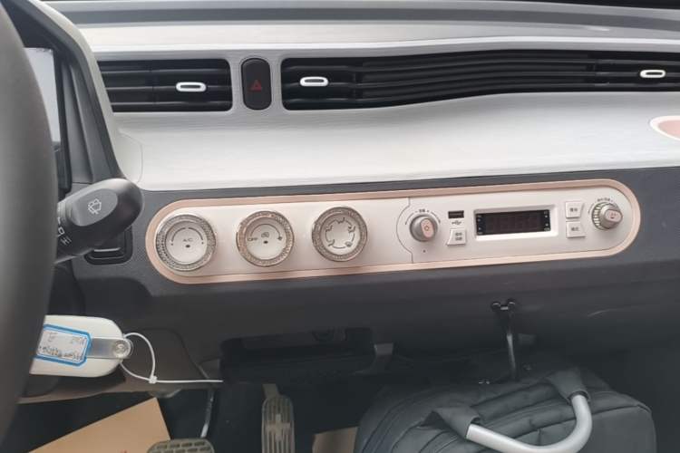 Used Wuling Hongguang MINIEV 2022 Macaron Fashion Model Lithium Iron Phosphate Audio And AC Panel