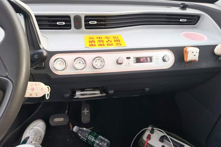 Used Wuling Hongguang MINIEV 2022 Macaron Premium Model – Lithium Iron Phosphate Audio And AC Panel