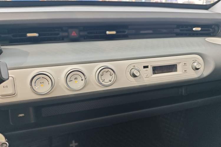 Used Wuling Hongguang MINIEV 2022 GAMEBOY 300km Enthusiast Model with Lithium Iron Phosphate Audio And AC Panel