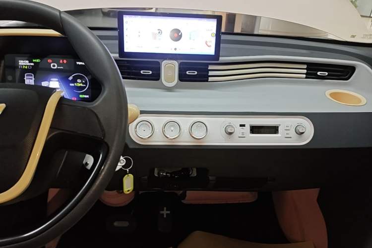 Used Wuling Hongguang MINIEV 2022 Macaron Premium Model – Lithium Ternary Battery Audio And AC Panel