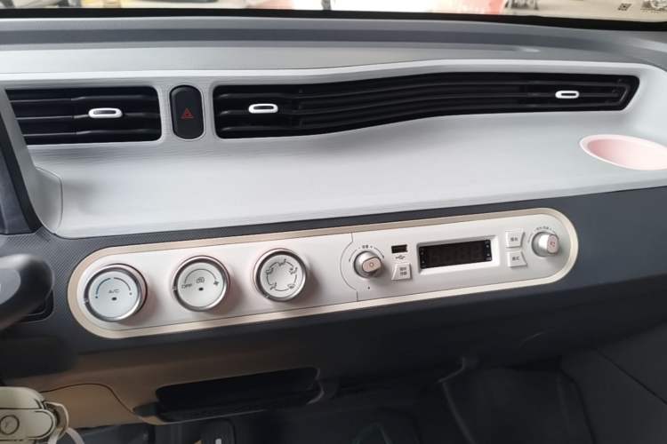 Used Wuling Hongguang MINIEV 2022 Macaron Fashion Model Lithium Iron Phosphate Audio And AC Panel