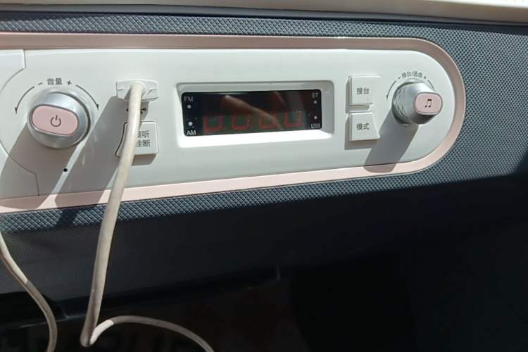Used Wuling Hongguang MINIEV 2022 Macaron Premium Model – Lithium Iron Phosphate Audio And AC Panel