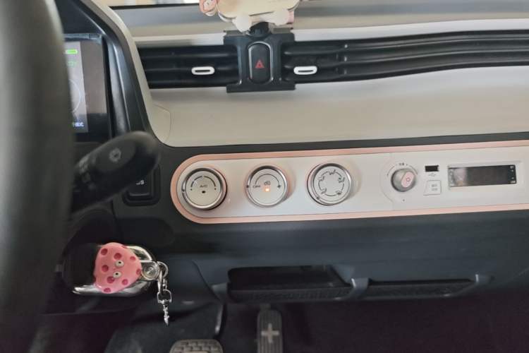 Used Wuling Hongguang MINIEV 2022 Macaron Premium Model – Lithium Ternary Battery Audio And AC Panel