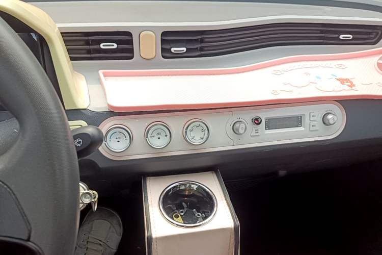 Used Wuling Hongguang MINIEV 2022 Macaron Premium Model – Lithium Iron Phosphate Audio And AC Panel