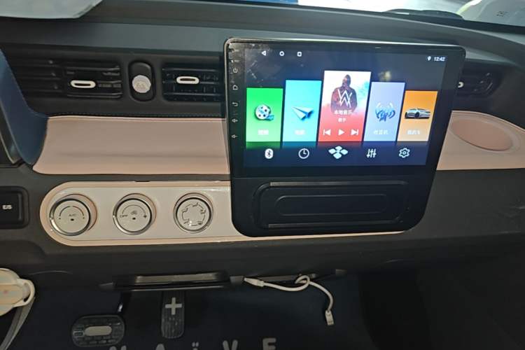 Used Wuling Hongguang MINIEV 2022 Macaron Premium Model – Lithium Iron Phosphate Audio And AC Panel